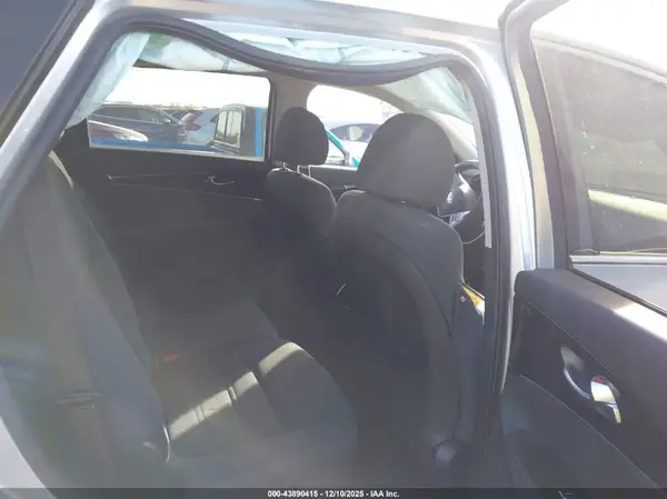 5XYPG4A33KG587060 2019 KIA SORENTO - Image 8