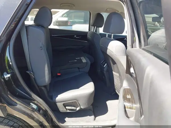 5XYPG4A33KG588774 2019 KIA SORENTO - Image 8