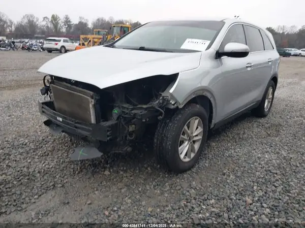 5XYPG4A33KG594395 2019 KIA SORENTO - Image 2