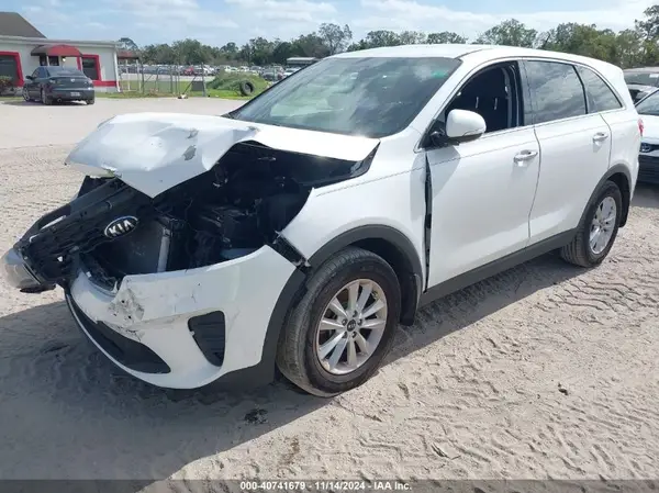 5XYPG4A33KG611678 2019 KIA SORENTO - Image 2