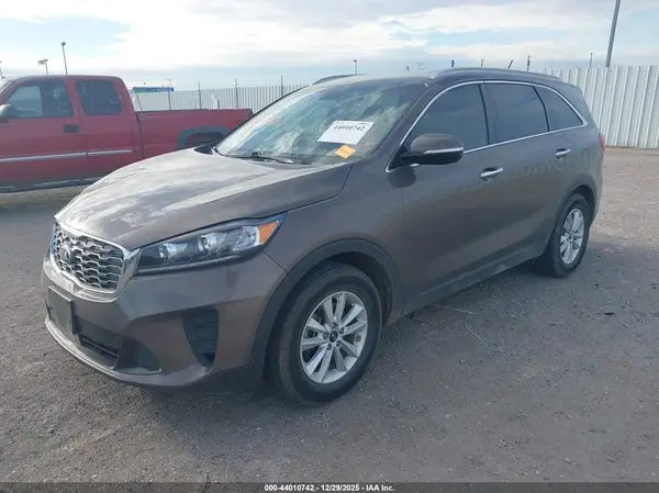5XYPG4A33LG650174 2020 KIA SORENTO - Image 2