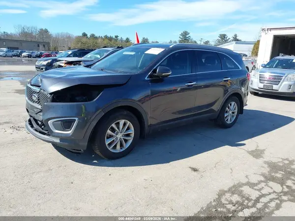 5XYPG4A34GG011047 2016 KIA SORENTO - Image 2
