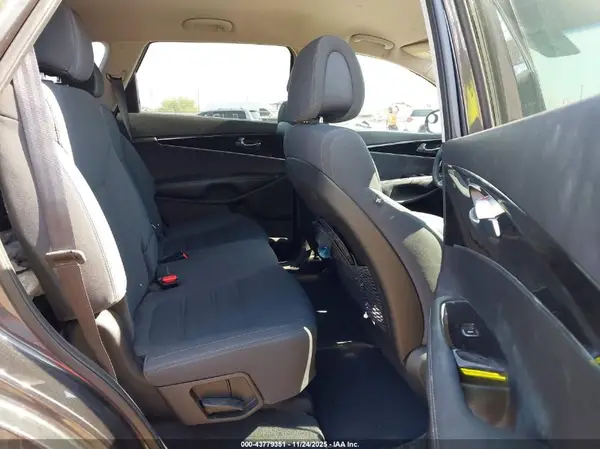 5XYPG4A34GG056702 2016 KIA SORENTO - Image 8