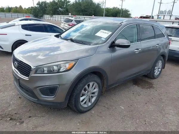 5XYPG4A34GG073497 2016 KIA SORENTO - Image 2