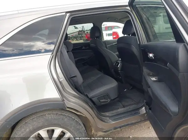 5XYPG4A34GG073497 2016 KIA SORENTO - Image 8