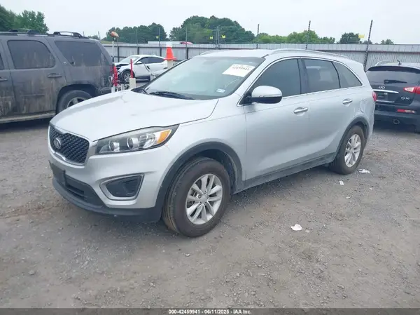 5XYPG4A34GG078831 2016 KIA SORENTO - Image 2