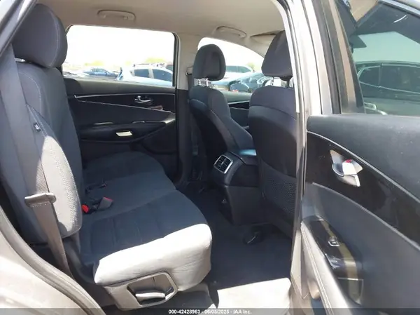 5XYPG4A34GG104800 2016 KIA SORENTO - Image 8