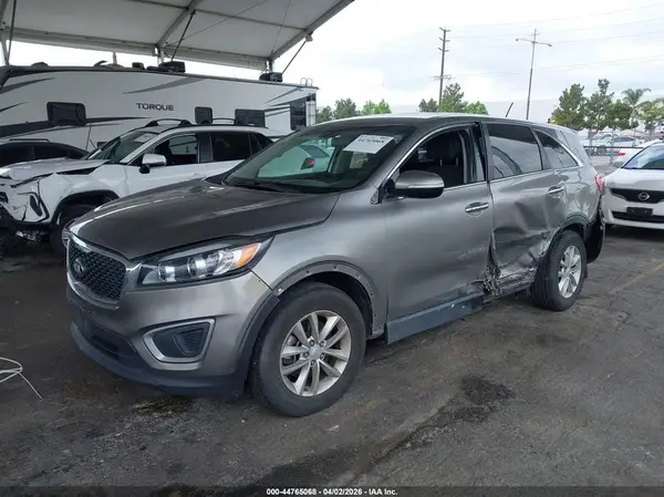 5XYPG4A34GG131527 2016 KIA SORENTO - Image 2