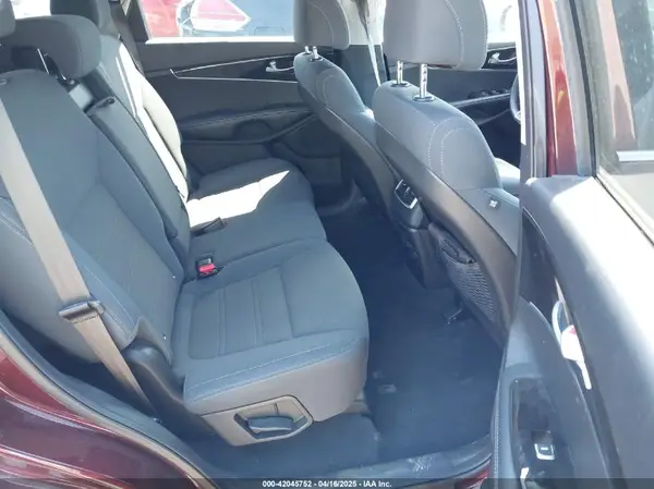 5XYPG4A34HG192880 2017 KIA SORENTO - Image 8