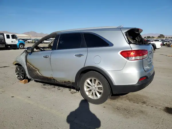 5XYPG4A34HG193303 2017 KIA SORENTO - Image 2