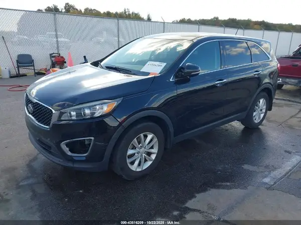 5XYPG4A34HG194421 2017 KIA SORENTO - Image 2