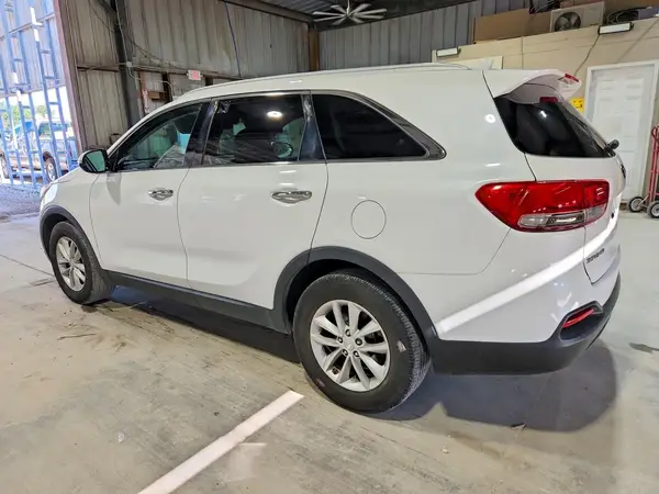 5XYPG4A34HG197531 2017 KIA SORENTO - Image 2