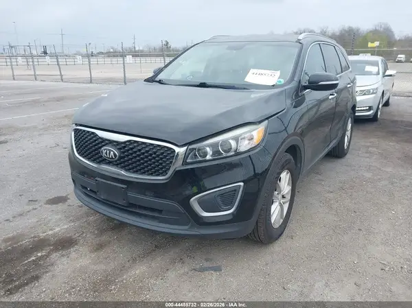 5XYPG4A34HG200945 2017 KIA SORENTO - Image 2