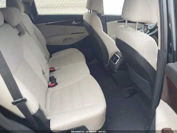 5XYPG4A34HG200945 2017 KIA SORENTO - Image 8