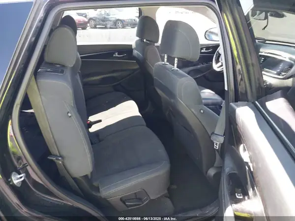 5XYPG4A34HG203540 2017 KIA SORENTO - Image 8