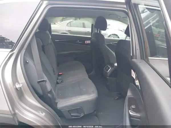 5XYPG4A34HG204560 2017 KIA SORENTO - Image 8