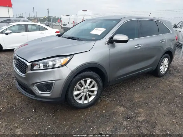 5XYPG4A34HG205921 2017 KIA SORENTO - Image 2