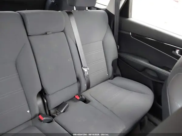 5XYPG4A34HG208527 2017 KIA SORENTO - Image 8