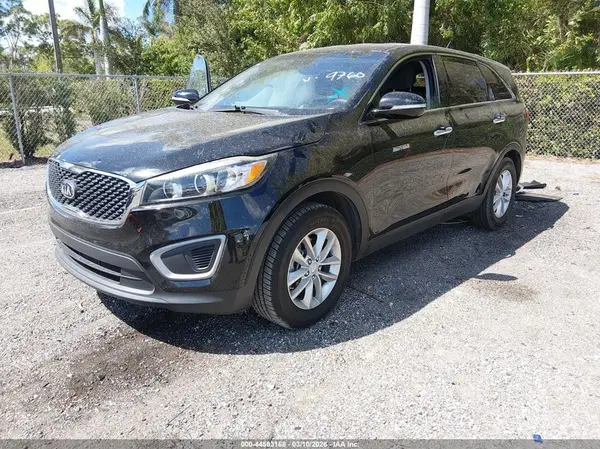 5XYPG4A34HG209760 2017 KIA SORENTO - Image 2