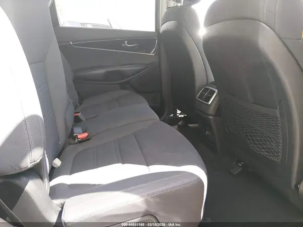 5XYPG4A34HG209760 2017 KIA SORENTO - Image 8