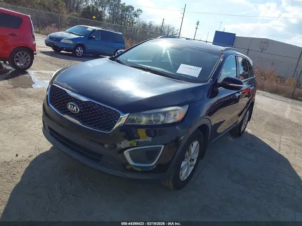 5XYPG4A34HG213968 2017 KIA SORENTO - Image 2