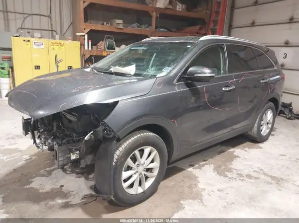 5XYPG4A34HG219155 2017 KIA SORENTO - Image 2