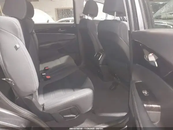 5XYPG4A34HG219155 2017 KIA SORENTO - Image 8