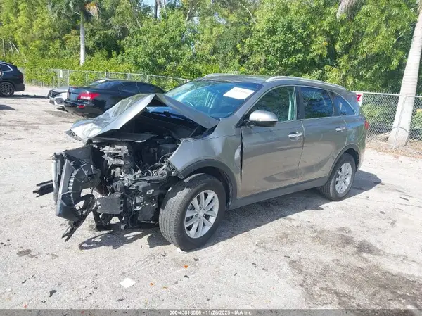 5XYPG4A34HG223545 2017 KIA SORENTO - Image 2
