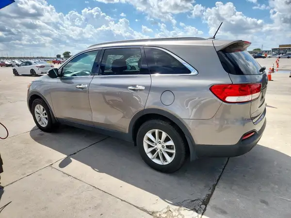5XYPG4A34HG226834 2017 KIA SORENTO - Image 2