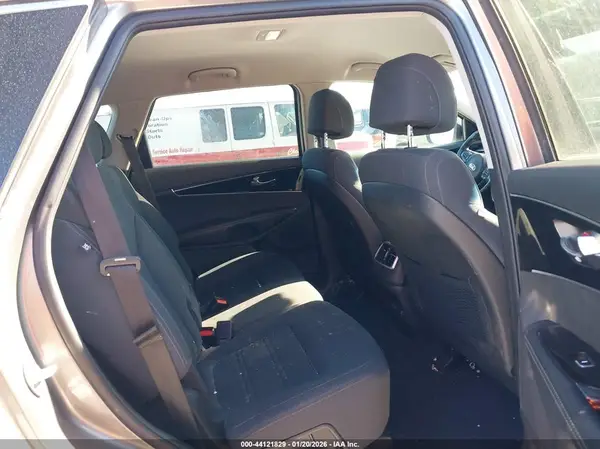 5XYPG4A34HG237980 2017 KIA SORENTO - Image 8