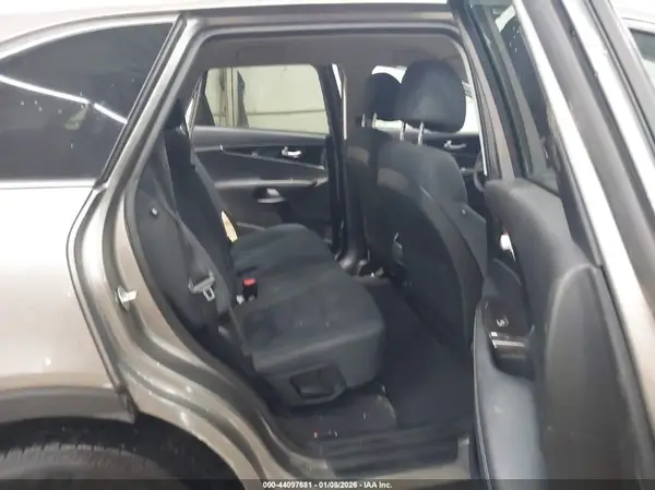 5XYPG4A34HG239325 2017 KIA SORENTO - Image 8