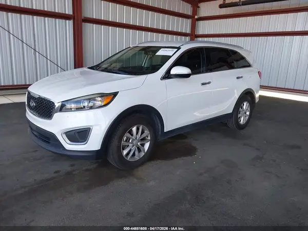 5XYPG4A34HG240510 2017 KIA SORENTO - Image 2
