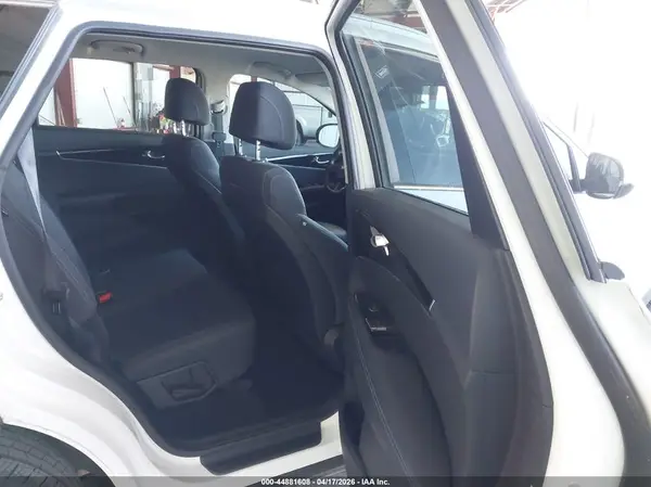 5XYPG4A34HG240510 2017 KIA SORENTO - Image 8