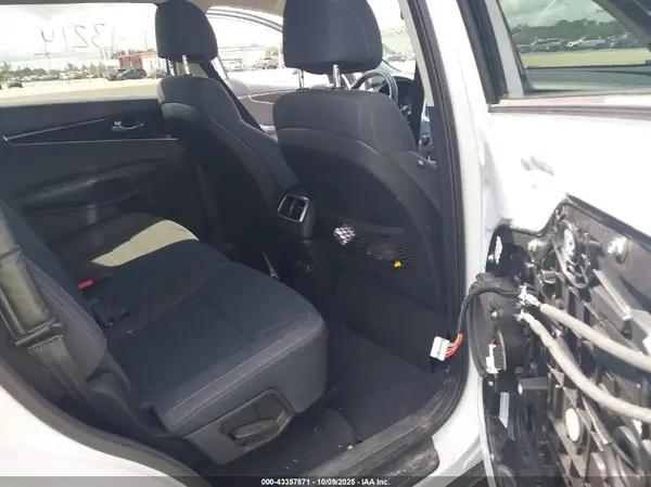 5XYPG4A34HG246727 2017 KIA SORENTO - Image 8