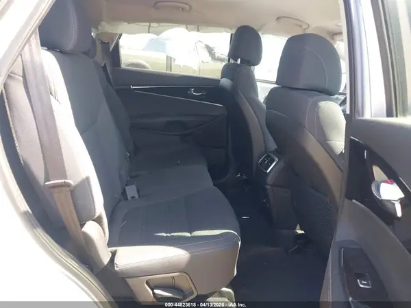 5XYPG4A34HG249076 2017 KIA SORENTO - Image 8