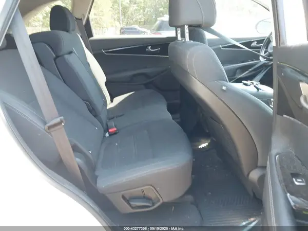 5XYPG4A34HG250213 2017 KIA SORENTO - Image 8