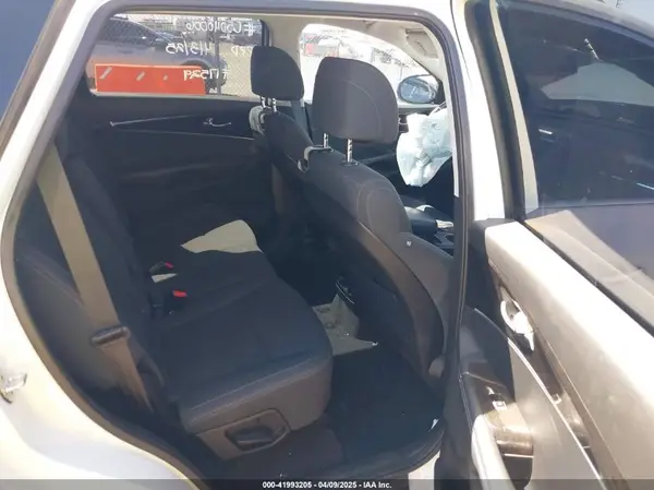 5XYPG4A34HG250888 2017 KIA SORENTO - Image 8