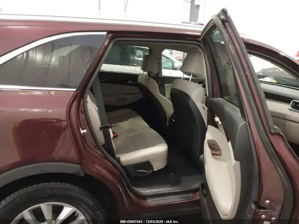 5XYPG4A34HG252799 2017 KIA SORENTO - Image 8