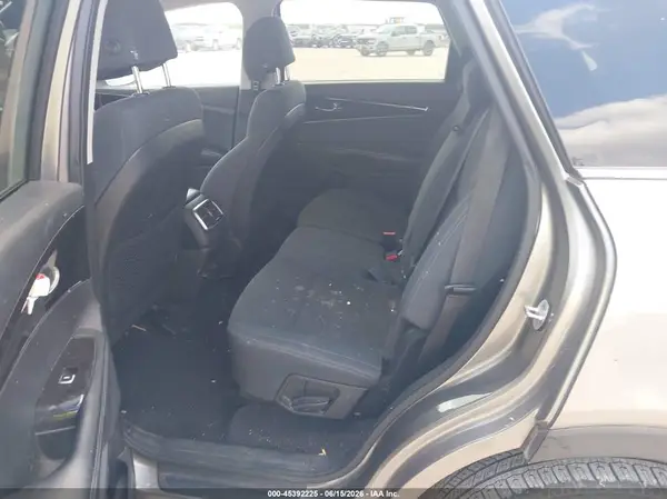 5XYPG4A34HG256075 2017 KIA SORENTO - Image 8