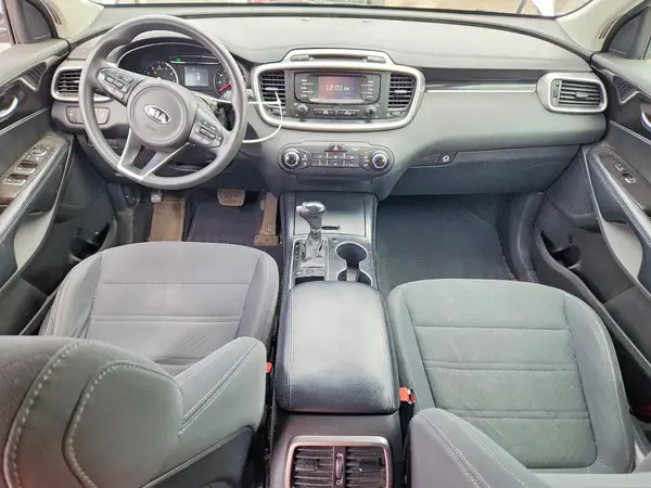5XYPG4A34HG256819 2017 KIA SORENTO - Image 8