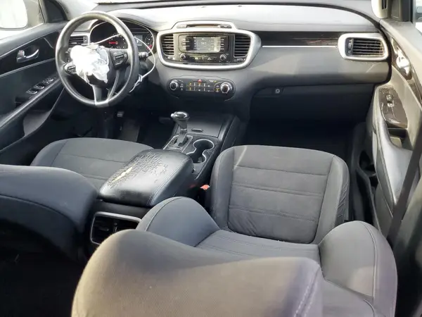 5XYPG4A34HG258070 2017 KIA SORENTO - Image 8
