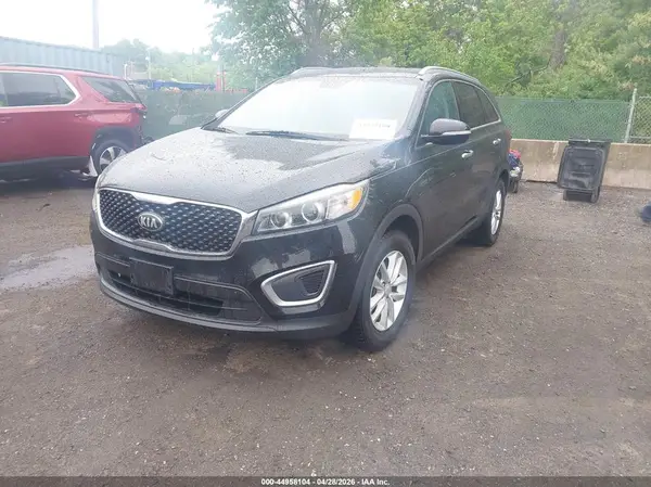 5XYPG4A34HG258103 2017 KIA SORENTO - Image 2