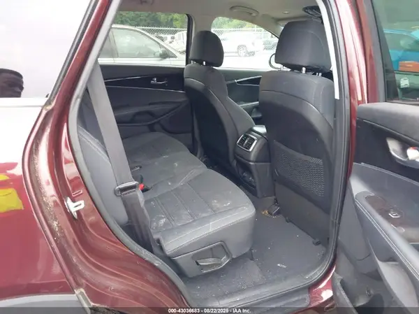 5XYPG4A34HG260000 2017 KIA SORENTO - Image 8