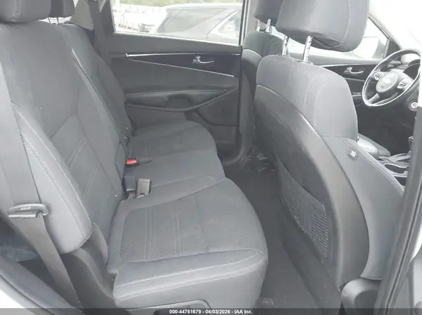 5XYPG4A34HG261289 2017 KIA SORENTO - Image 8