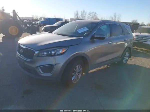 5XYPG4A34HG266718 2017 KIA SORENTO - Image 2