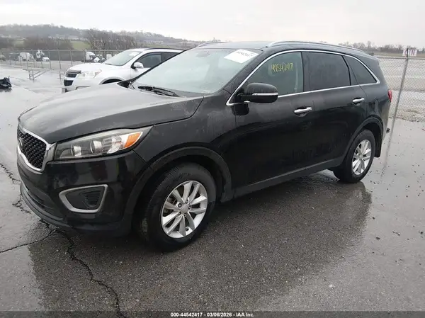 5XYPG4A34HG267416 2017 KIA SORENTO - Image 2