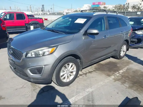 5XYPG4A34HG268985 2017 KIA SORENTO - Image 2