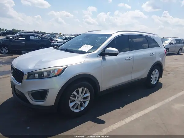 5XYPG4A34HG273507 2017 KIA SORENTO - Image 2
