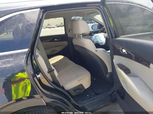 5XYPG4A34HG276651 2017 KIA SORENTO - Image 8