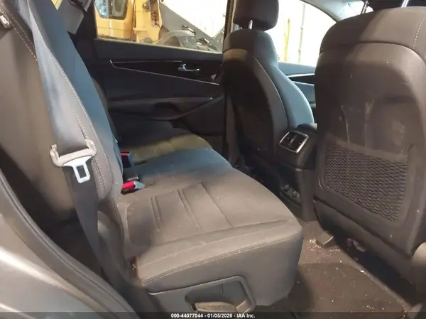 5XYPG4A34HG278660 2017 KIA SORENTO - Image 8